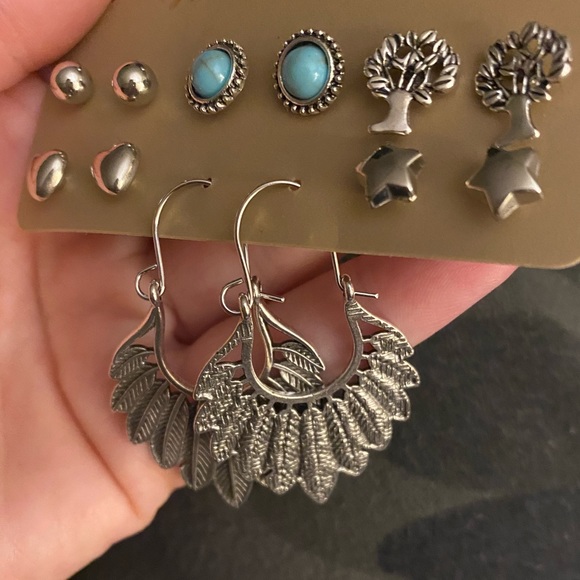 Earring bundle - Picture 2 of 3
